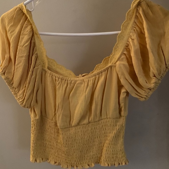 Tully’s Never Worn Cropped Shirt! - Picture 3 of 3